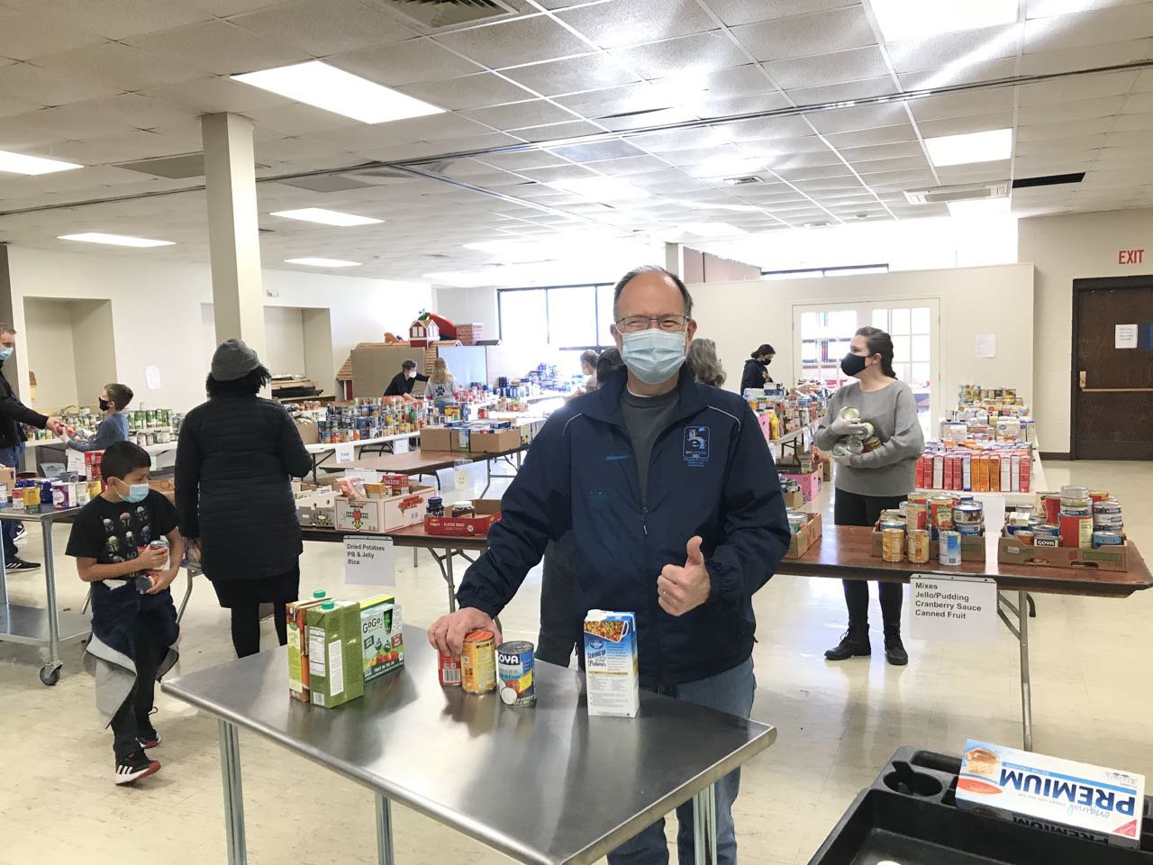 Pastor Einar sorting food.